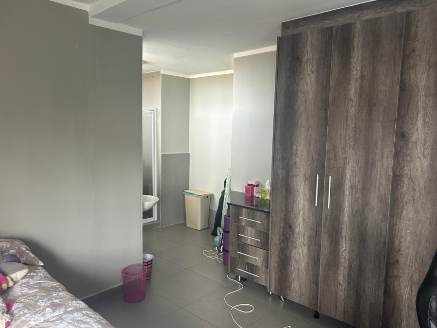 To Let 1 Bedroom Property for Rent in Quigney Eastern Cape